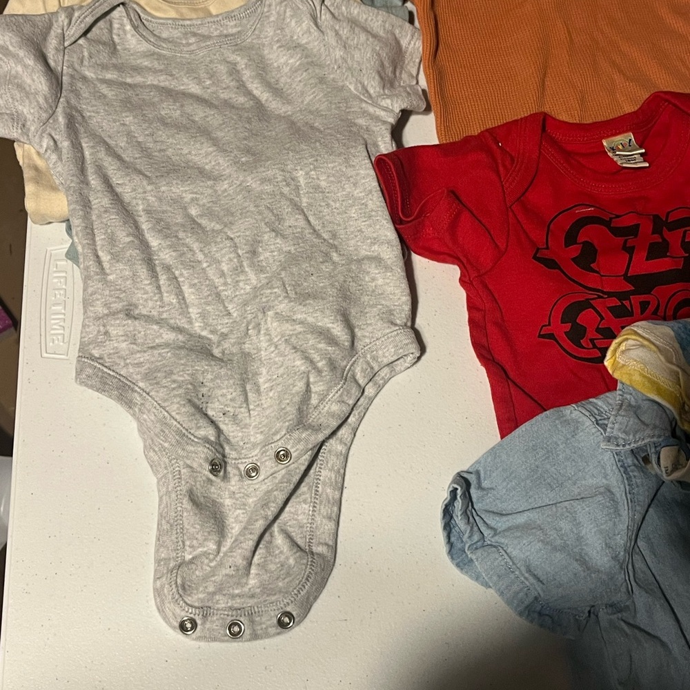 Boys clothes 12-18 months. Features 6 onesies, button cambray shirt & 2 t shirts - Picture 6 of 6